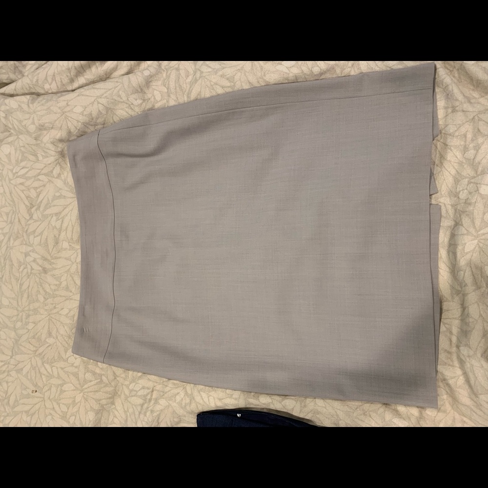 NWOT. Banana republic work skirt. Pencil. Beige.